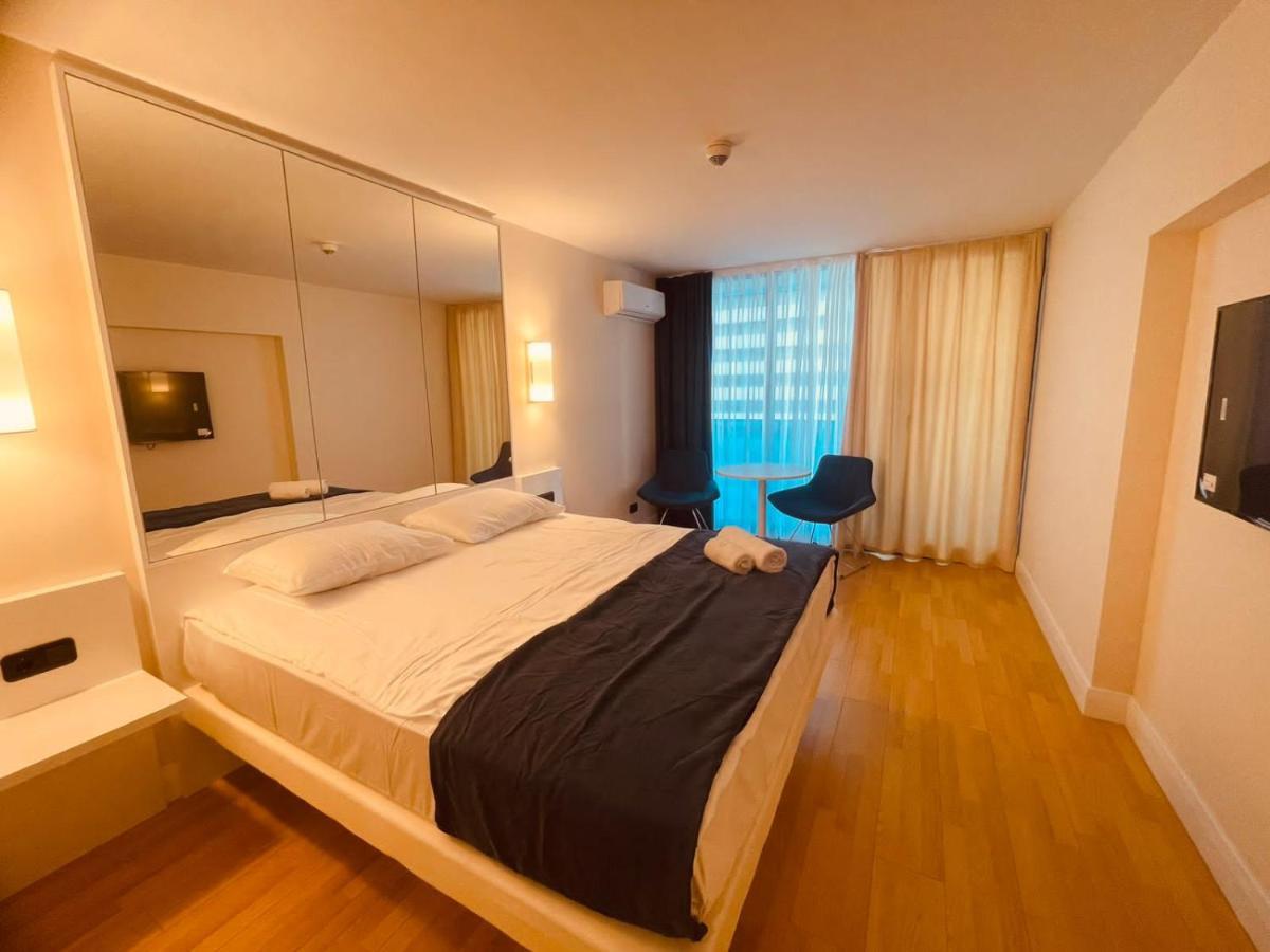 Orbi City Hub Apartments Batoemi Buitenkant foto