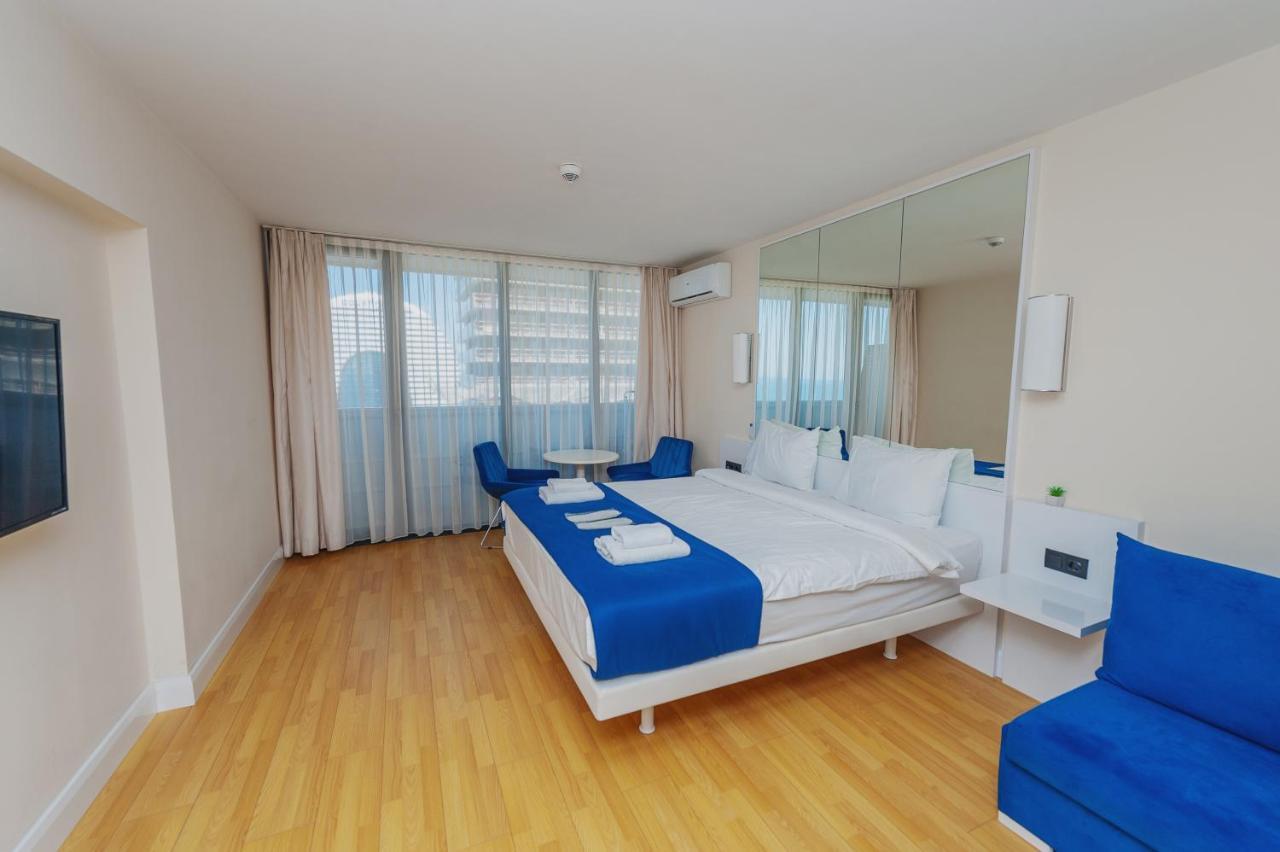Orbi City Hub Apartments Batoemi Buitenkant foto